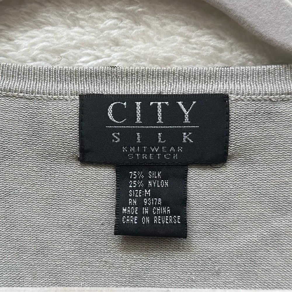 City Silk V-Neck Women’s Animal Print Sweater - Picture 2 of 3